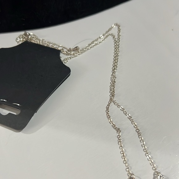 Silvertone bow necklace new - Picture 3 of 4